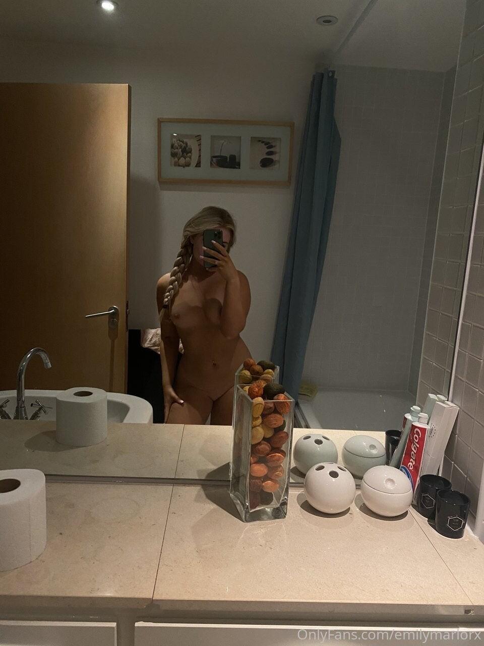 Emily Marlor (emilymarlorx) Nude OnlyFans Leaks (3 Photos)