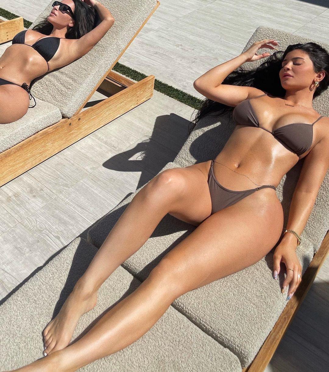 Kylie Jenner (kyliejenner.2) Nude OnlyFans Leaks (6 Photos)