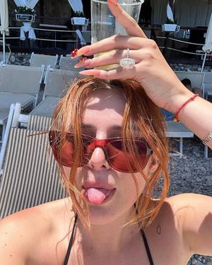 bella-thorne_shemaleleaks.com_0002.jpg
