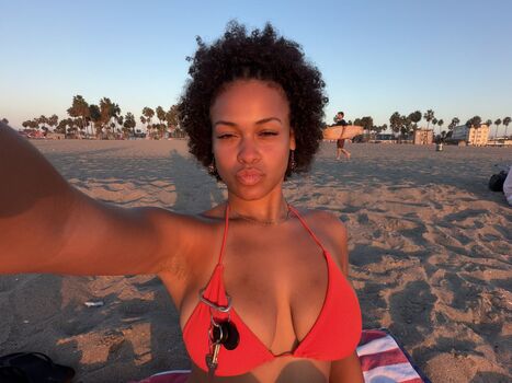 6ftpr1ncess Leaked Nude OnlyFans (Photo 2)
