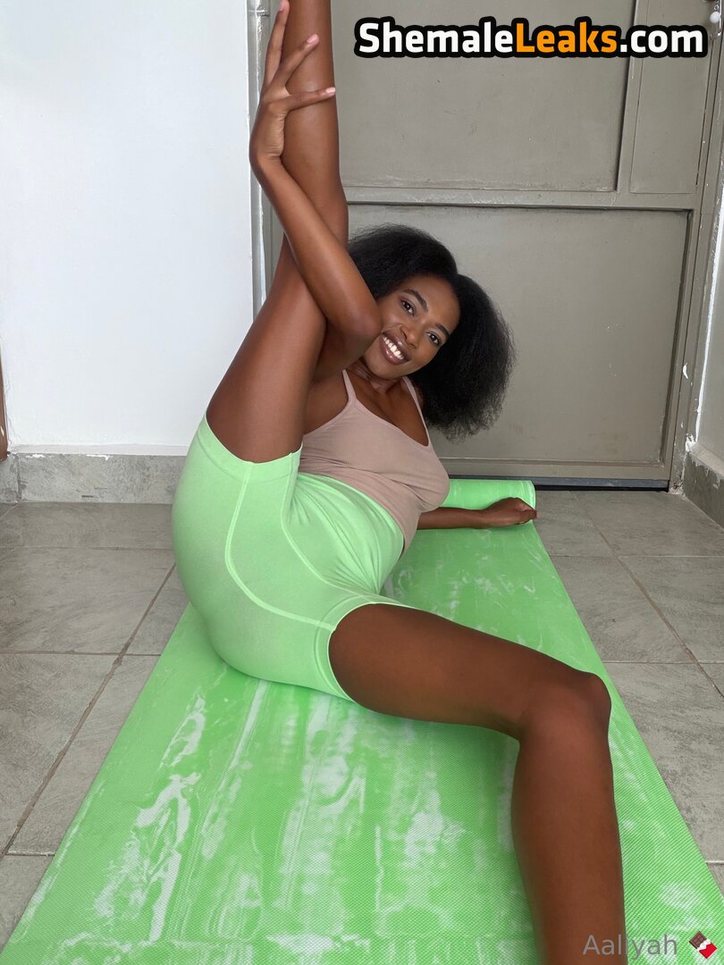 Aaliyah King / aaliyah.king / ebonyaaliyah Nude OnlyFans (Photo 1)