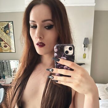 Abigail Thorn Leaked Nude OnlyFans (Photo 2)