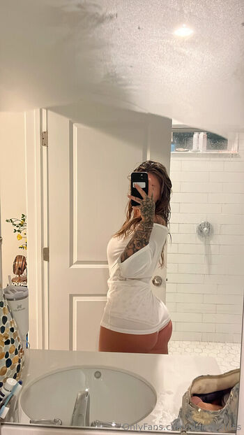 alaina_elliss
