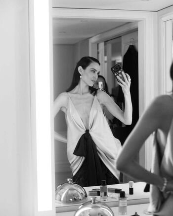 Alexa Chung Leaked Nude OnlyFans (Photo 20)