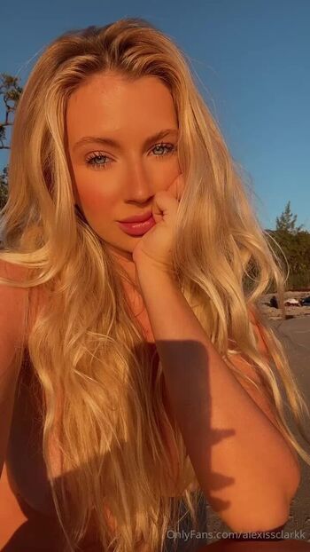 Alexis Clark Leaked Nude OnlyFans (Photo 7)