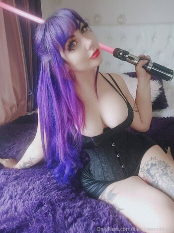 Aliceinwondercat