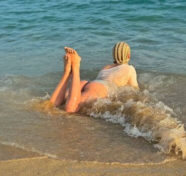 aliceinwonderland_xo