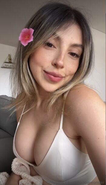 AliciaWonder_
