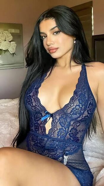 Alishba Sheikh Leaked Nude OnlyFans (Photo 2)