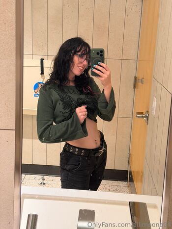 Allimoonaxxx