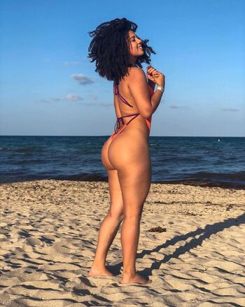 Amanda Carvalho Leaked Nude OnlyFans (Photo 15)