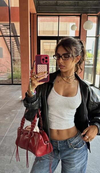 Amandine Valles Leaked Nude OnlyFans (Photo 2)