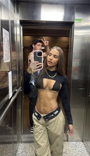 Amandine Valles Leaked Nude OnlyFans (Photo 7)