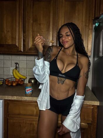 Amber Reacts Leaked Nude OnlyFans (Photo 9)