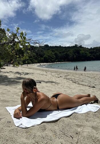Ameila Simmons Leaked Nude OnlyFans (Photo 4)