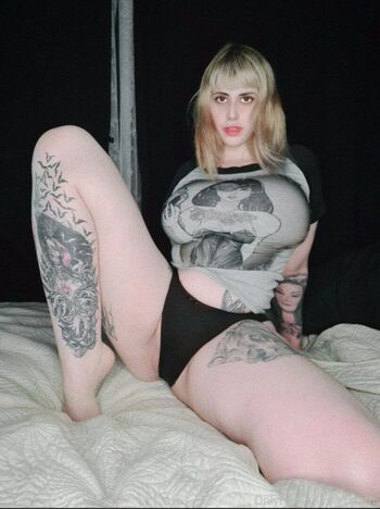 Amenthy Leaked Nude OnlyFans (Photo 10)