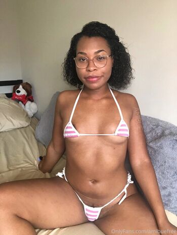 amibuefree Leaked Nude OnlyFans (Photo 17)