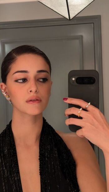 Ananya Pandey Leaked Nude OnlyFans (Photo 9)