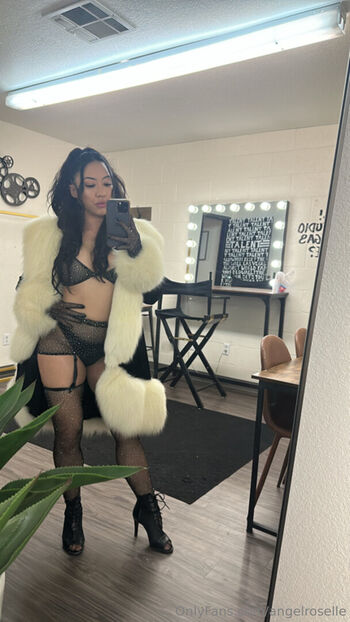 angelroselle Leaked Nude OnlyFans (Photo 3)