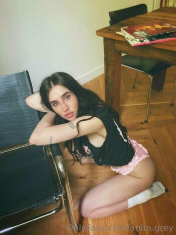 anita_greyy