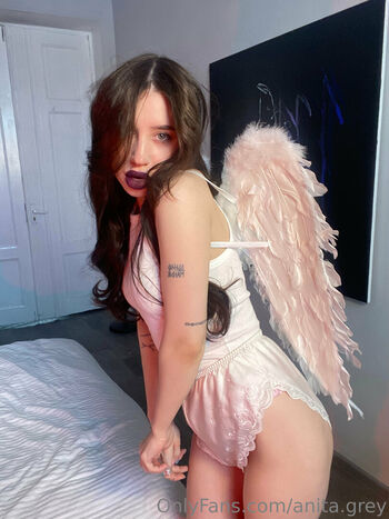 anita_greyy