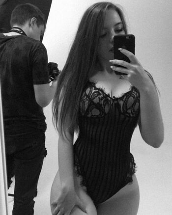 anna.nyzovaya Leaked Nude OnlyFans (Photo 20)