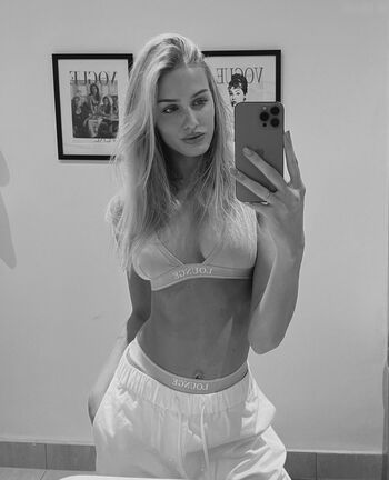 Anna Stock Leaked Nude OnlyFans (Photo 11)