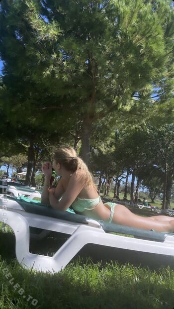 annaneubrt Leaked Nude OnlyFans (Photo 3)