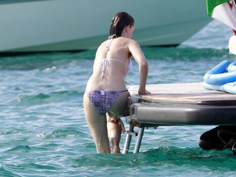 Anne Hathaway