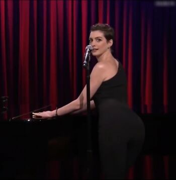 Anne Hathaway