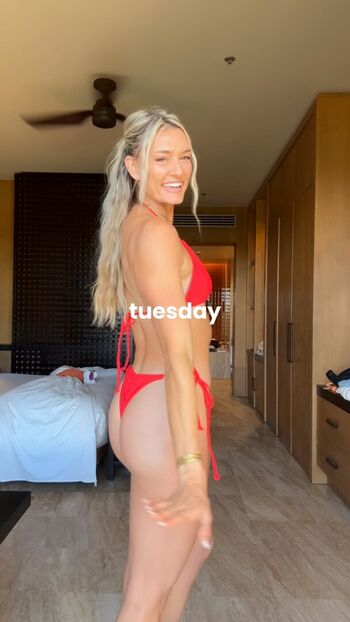 Annie Kunz Leaked Nude OnlyFans (Photo 38)