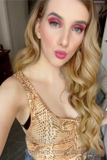 anniechloesworld Leaked Nude OnlyFans (Photo 5)