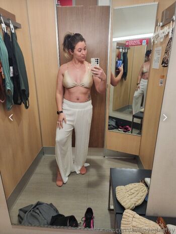 Annoyedwifey Leaked Nude OnlyFans (Photo 6)