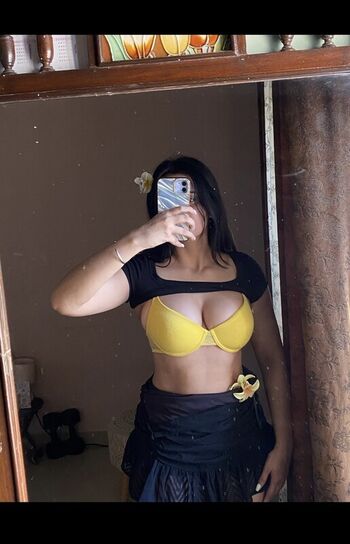 Anshi Singh Leaked Nude OnlyFans (Photo 2)