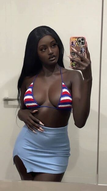 Anyang Deng Leaked Nude OnlyFans (Photo 12)