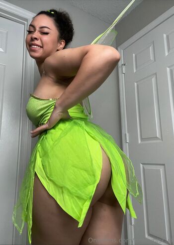 Arielle Tara Leaked Nude OnlyFans (Photo 1)