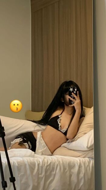 Arihienna Leaked Nude OnlyFans (Photo 8)
