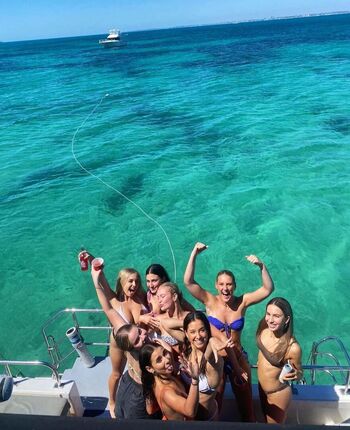 Arlea Leaked Nude OnlyFans (Photo 2)