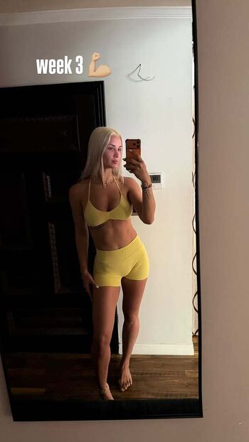 Armenian Girls Leaked Nude OnlyFans (Photo 2)