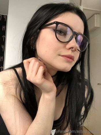 astrid.gothly Leaked Nude OnlyFans (Photo 5)