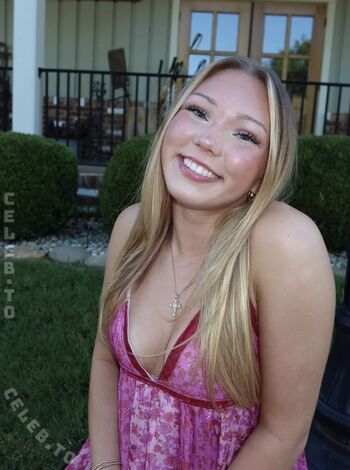 Auburn Pearl Leaked Nude OnlyFans (Photo 2)