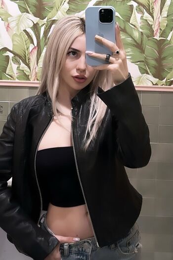 Ava Max Leaked Nude OnlyFans (Photo 401)