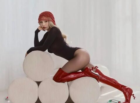 Ava Max Leaked Nude OnlyFans (Photo 670)