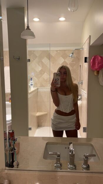 Ava Nucci