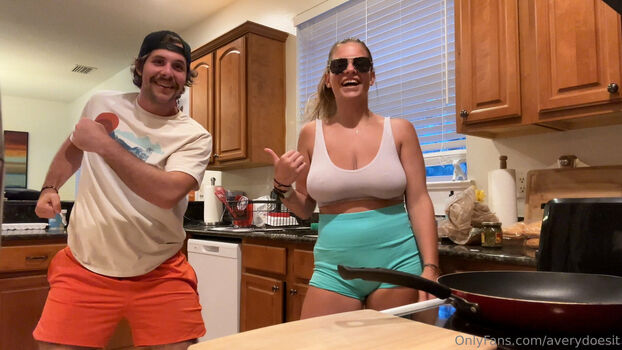 averydoesit Leaked Nude OnlyFans (Photo 13)