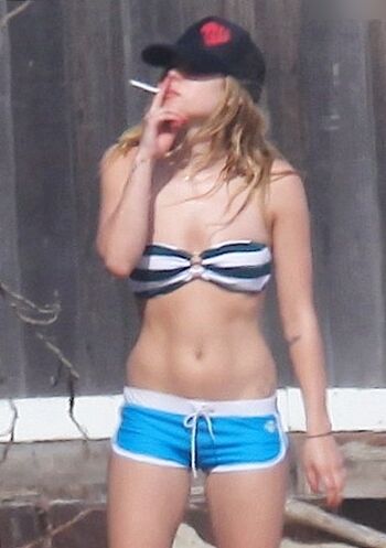 Avril Lavigne Leaked Nude OnlyFans (Photo 342)