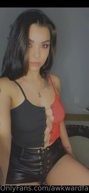 awkwardfavors Leaked Nude OnlyFans (Photo 8)