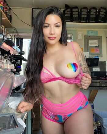 Barista Desiray Leaked Nude OnlyFans (Photo 4)