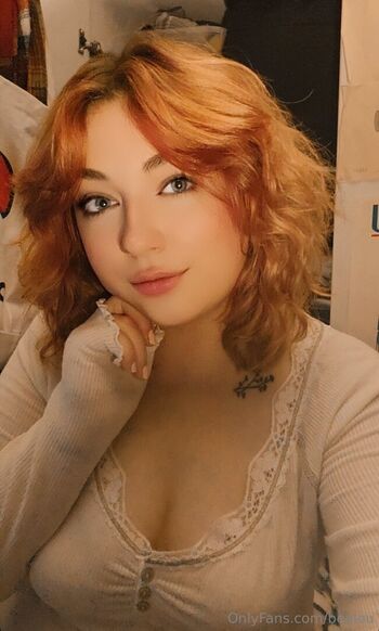 beelou Leaked Nude OnlyFans (Photo 5)