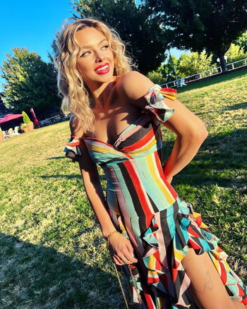 Bella Chadwick Leaked Nude OnlyFans (Photo 21)